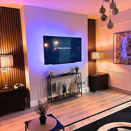 *Luxury 9Ine Lush Jacuzzi Apartment & Balcony* Birmingham Esterno foto