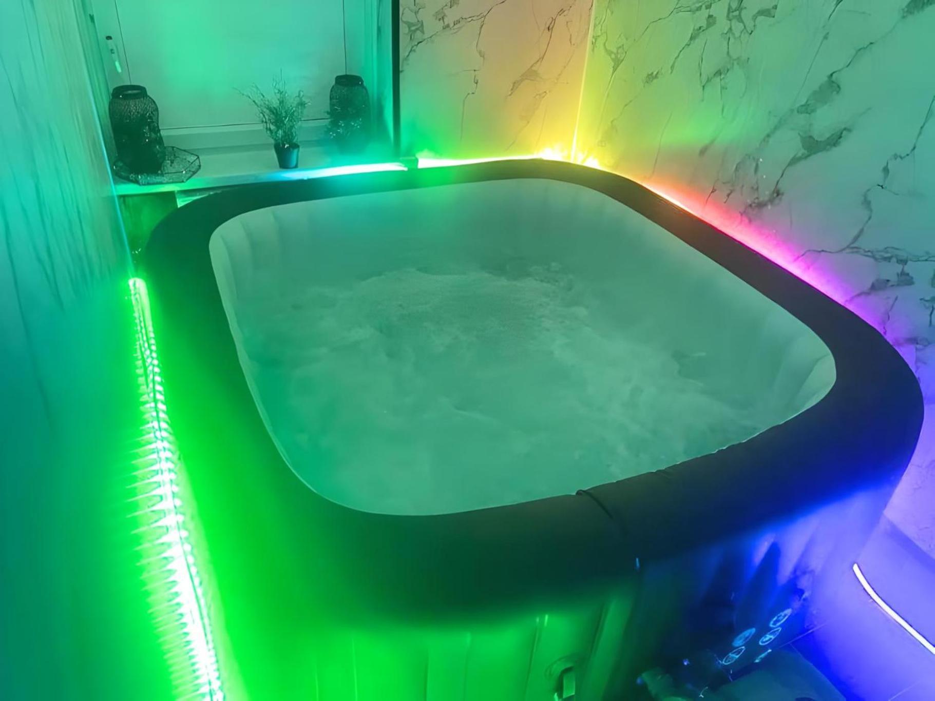 *Luxury 9Ine Lush Jacuzzi Apartment & Balcony* Birmingham Esterno foto
