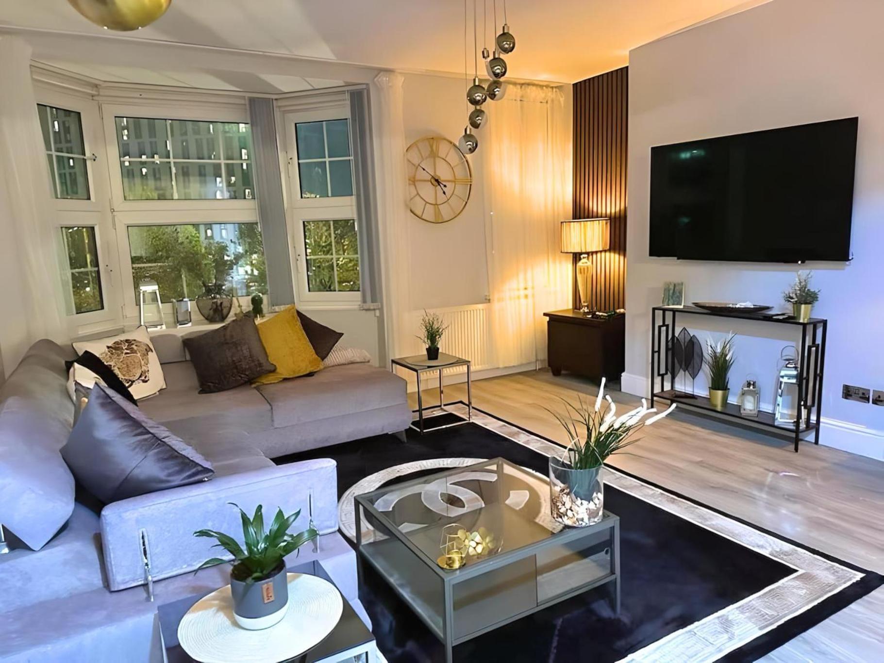 *Luxury 9Ine Lush Jacuzzi Apartment & Balcony* Birmingham Esterno foto
