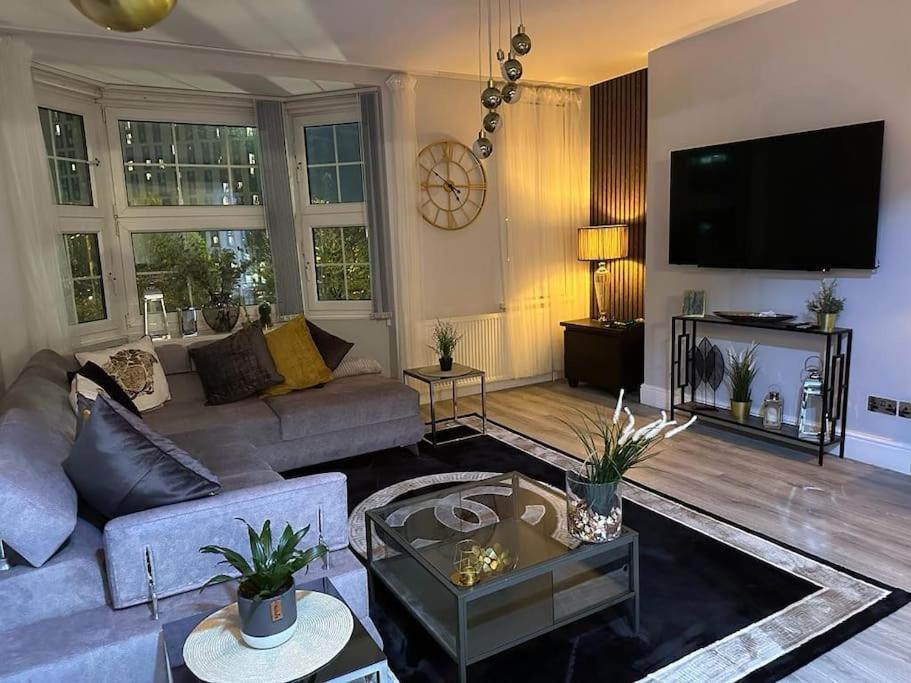 *Luxury 9Ine Lush Jacuzzi Apartment & Balcony* Birmingham Esterno foto