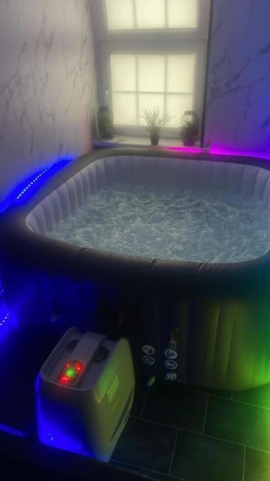 *Luxury 9Ine Lush Jacuzzi Apartment & Balcony* Birmingham Esterno foto