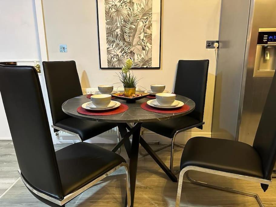 *Luxury 9Ine Lush Jacuzzi Apartment & Balcony* Birmingham Esterno foto