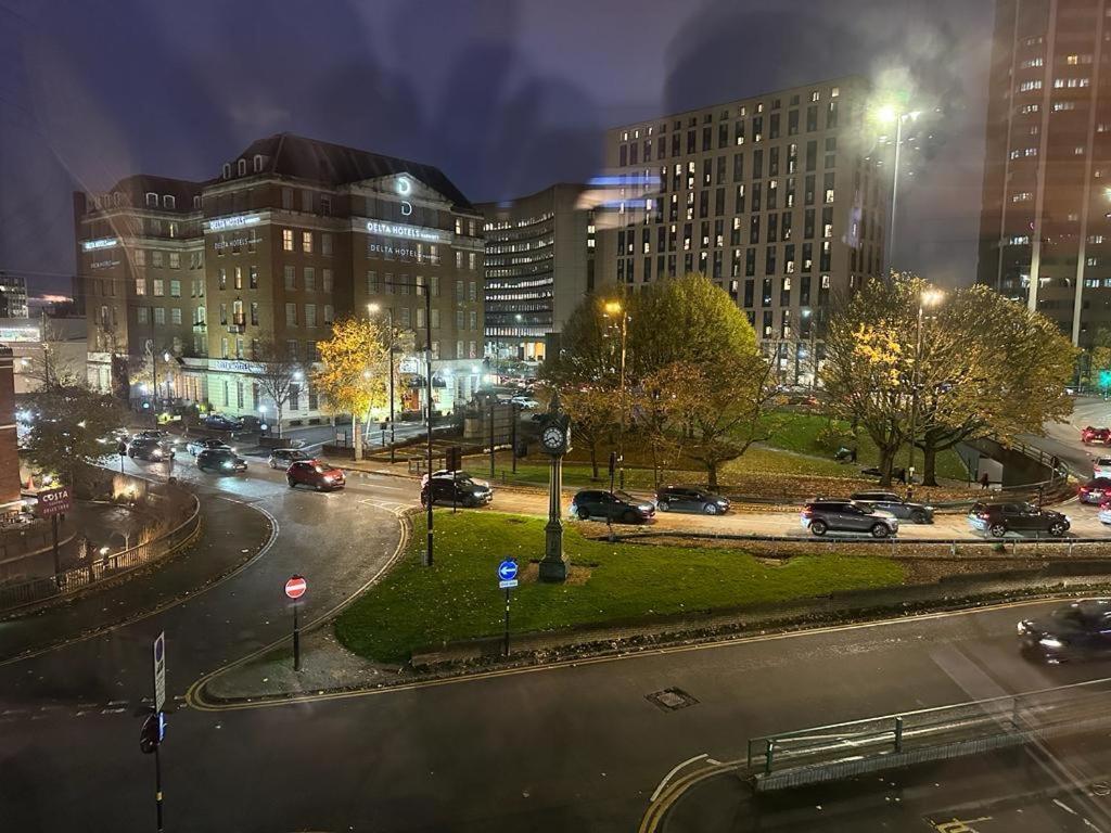 *Luxury 9Ine Lush Jacuzzi Apartment & Balcony* Birmingham Esterno foto